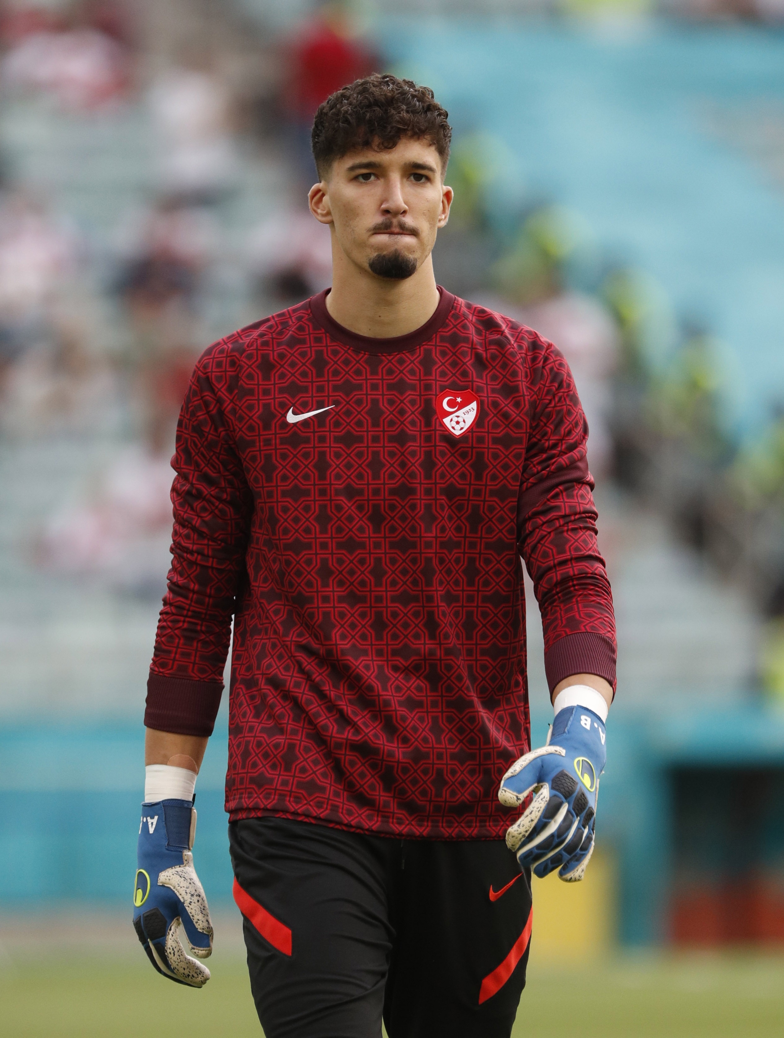 皇冠体育登录入口-土耳其球员谈参加世界杯：比赛一结束我们就哭了，土耳其值得